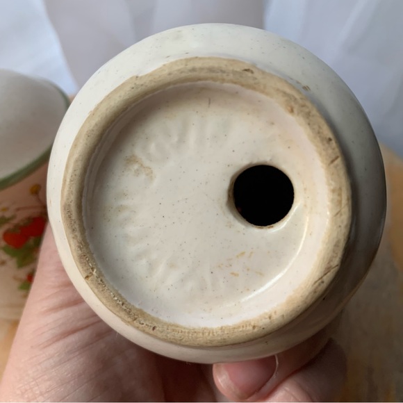 Vintage strawberries and cream salt and pepper shakers - Picture 5 of 5